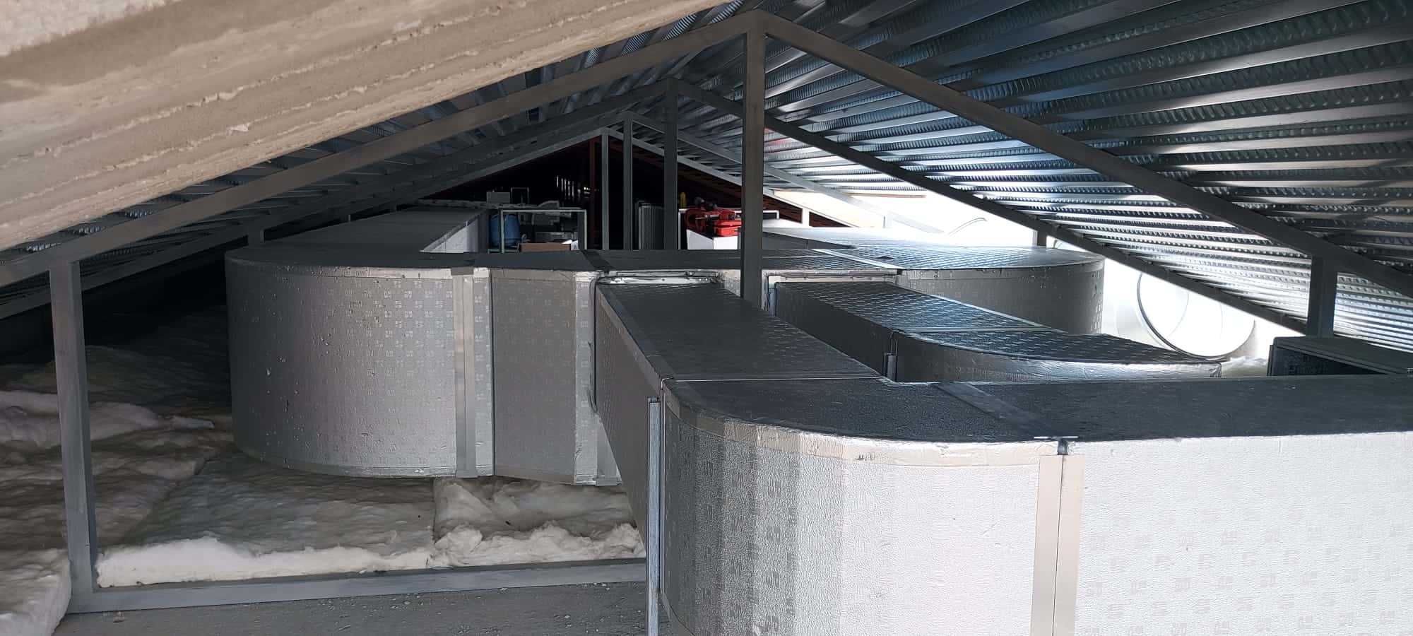 Impianto per RSA Canalizzazioni realizzate con pannello preisolato P3 7