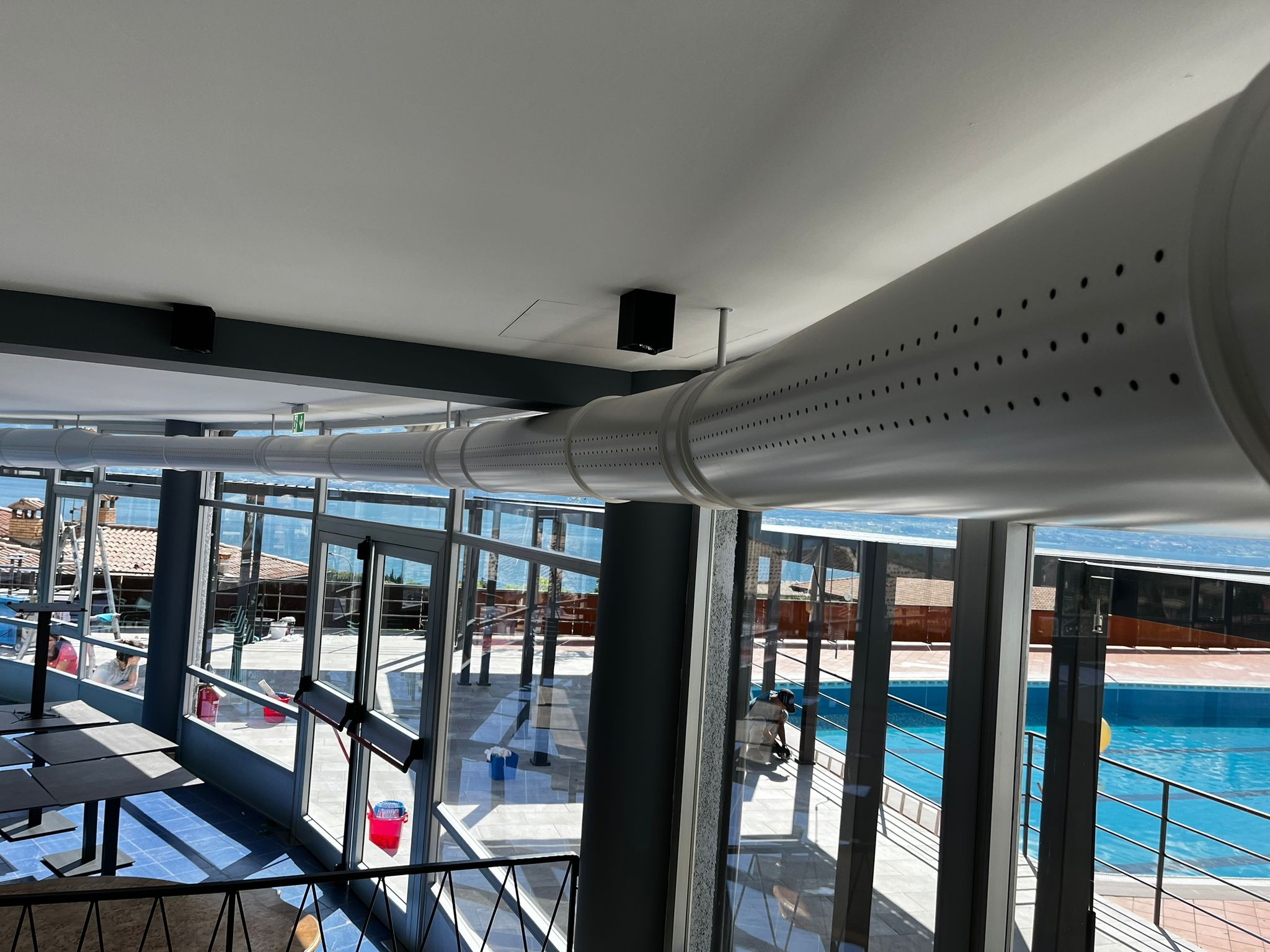 Impianto condizionamento realizzato con tubazione microforata ad effetto induttivo presso hotel sul lago di Garda 4